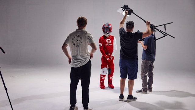 アニメCM 実写 違い